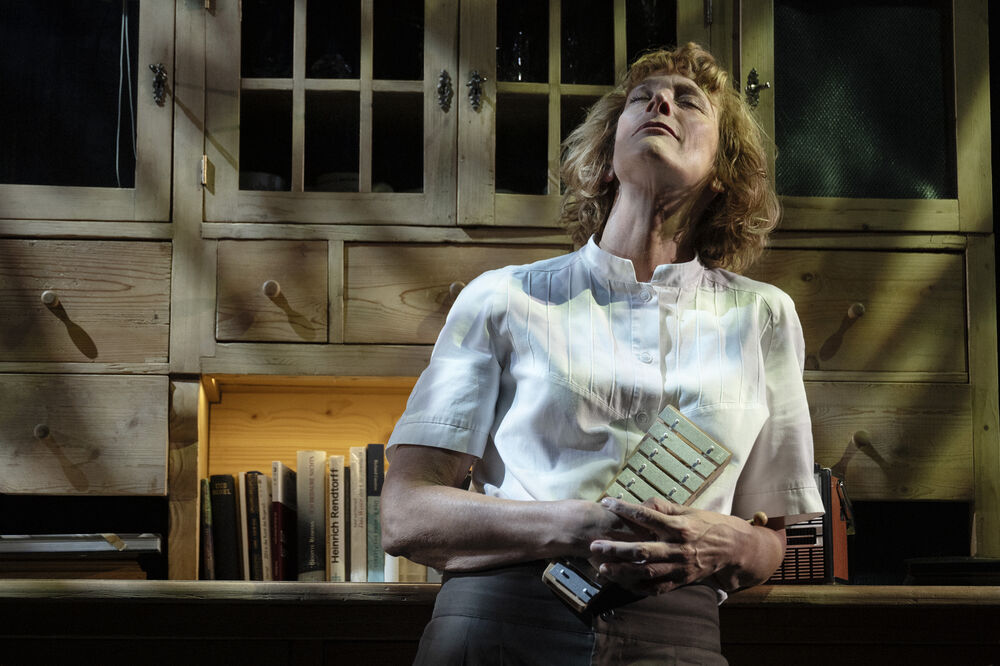 BTT - Münchner Kammerspiele | BEVOR ICH ES VERGESSE