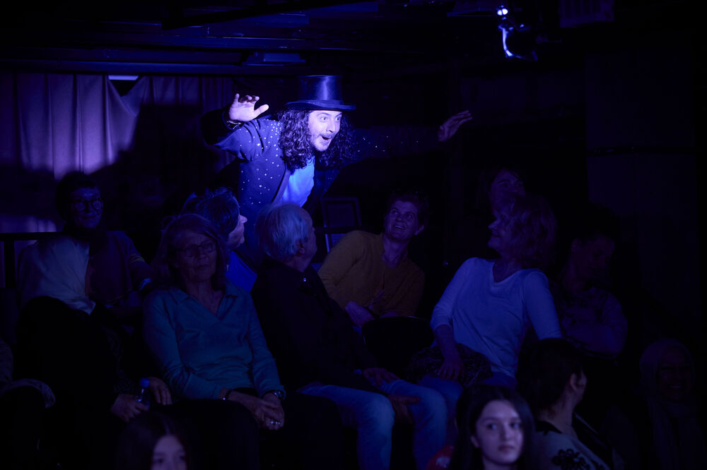 BTT - Stadttheater Ingolstadt | PEMBO - HALB UND HALB MACHT DOPPELT GLÜCKLICH