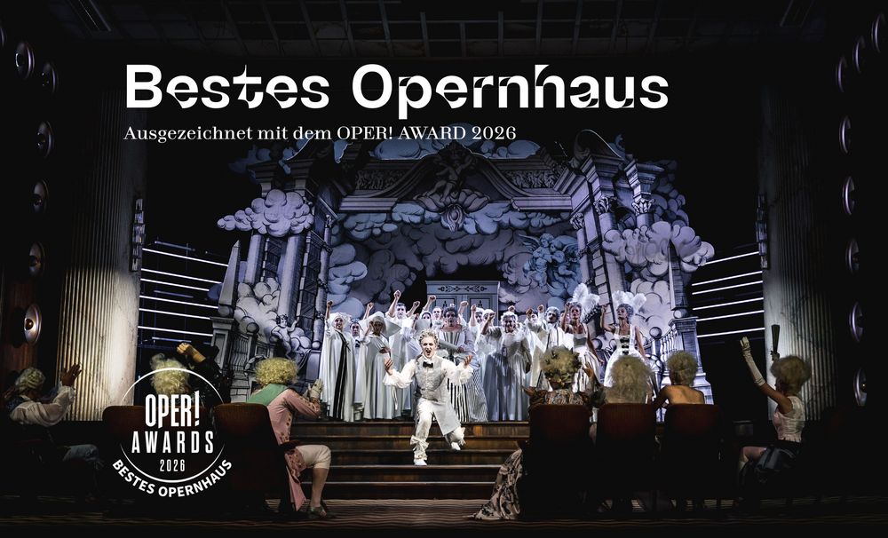 Szene aus John Coriglianos Opernspektakel THE GHOSTS OF VERSAILLES, das derzeit am Bismarckplatz zu erleben ist.