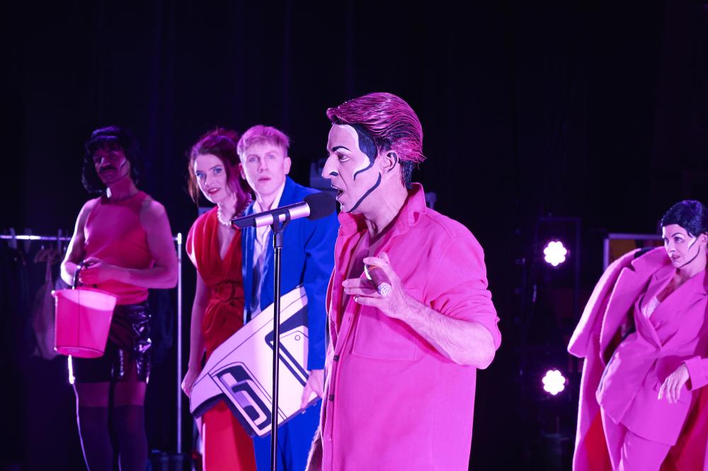 Thomas Mehlhorn, Natascha Weigang, Jonas Julian Niemann, Guido Wachter &amp; Katharina Solzbacher Thomas Mehlhorn, Natascha Weigang, Jonas Julian Niemann, Guido Wachter & Katharina Solzbacher © Tom Neumeier Leather