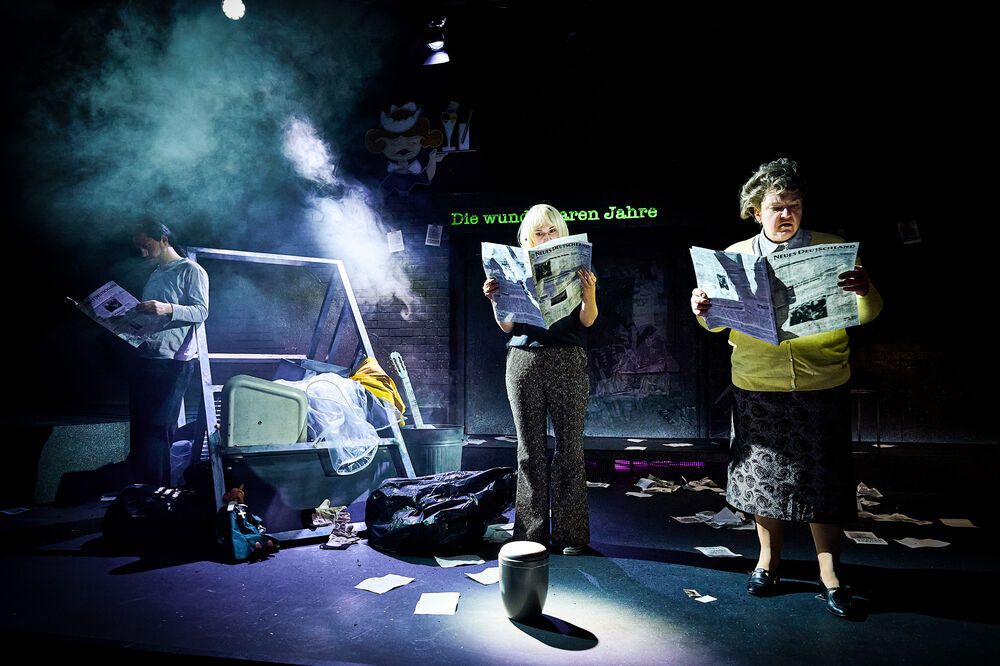 Jonas Atwood, Sophie Bareis &amp; Svitlana Slyvia