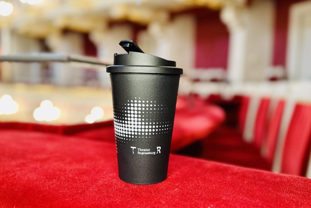 Unser nachhaltiger Thermo-Becher (350 ml) ist der perfekte Begleiter für unterwegs.